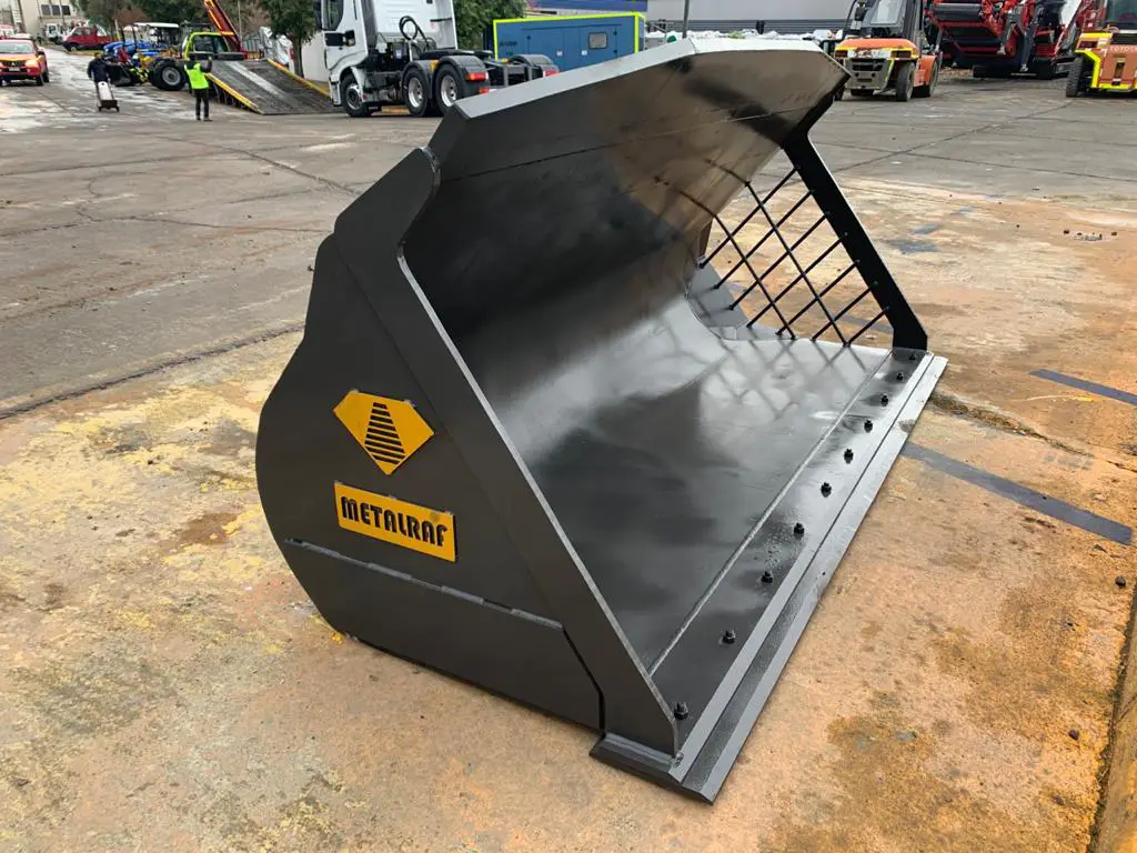 Fabricación Balde volteo lateral